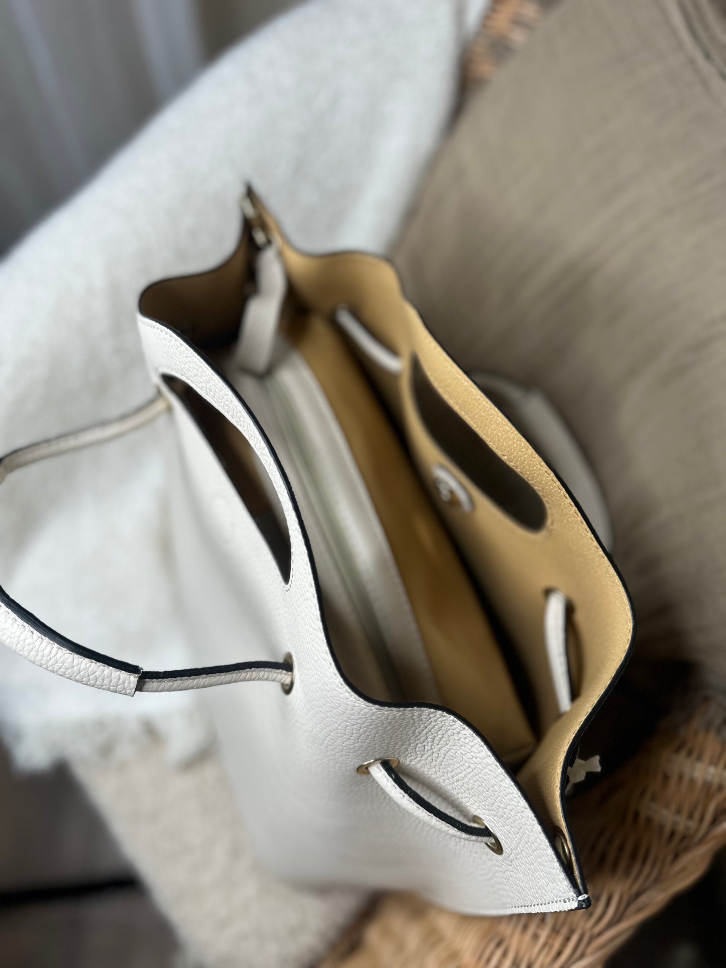 Chic White Leather Bag with Adjustable Strap