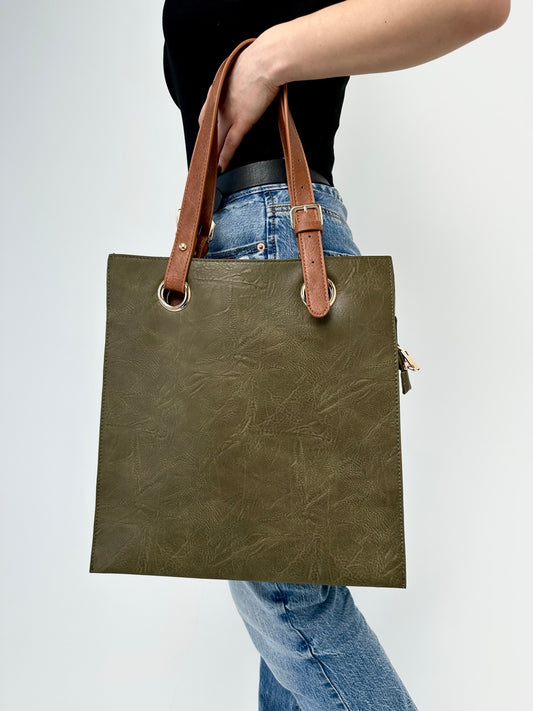 Big and handy shoulder bag